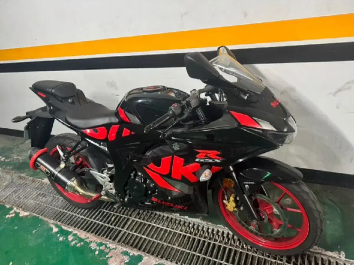 스즈키 gsxr125 검빨 낮은 키로수